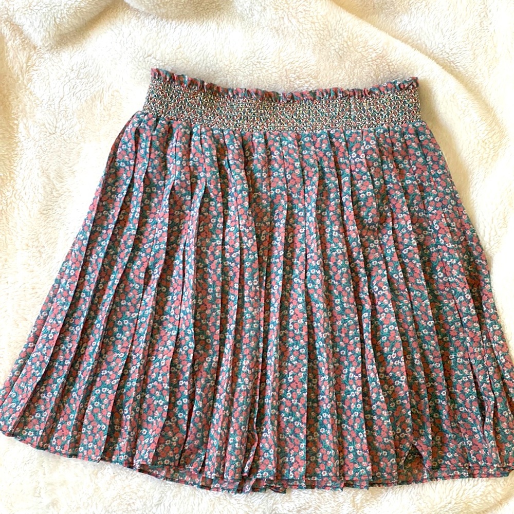 Pleated ditsy floral skirt M